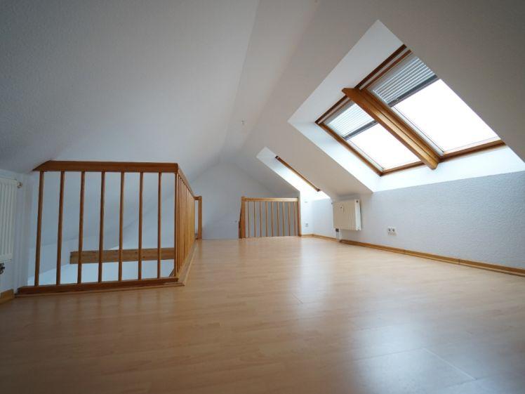II 2 - Raum Dachgeschoss Wohnung mit Galerie und EBK - ab sofort II - Foto 1