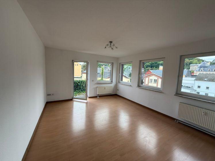 Traumhafte 3-Raum-Maisonette-Wohnung mit Balkon und Stellplatz im Zentrum von Greiz - Foto 1