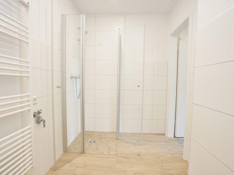 Schickes Wannenbad mit Dusche I Aufzug & Balkon - Photo 1