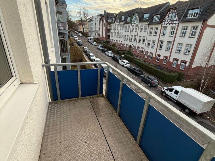 Günstige 2-Zimmer mit Balkon, Laminat und Dusche in guter Lage - Photo 1