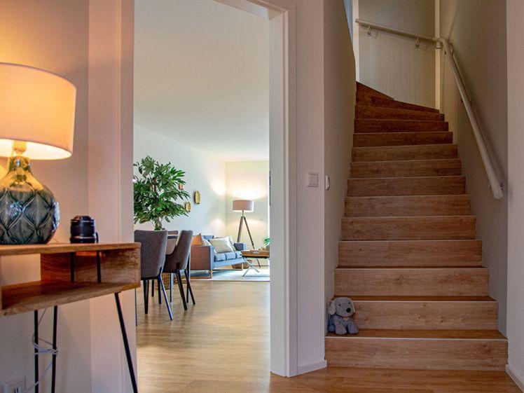 Maisonette-Whg. für Familie mit Kind | Kl. Garten | Nähe Stadtzentrum & Klinikum | Bad m. Wanne/DU - Foto 1