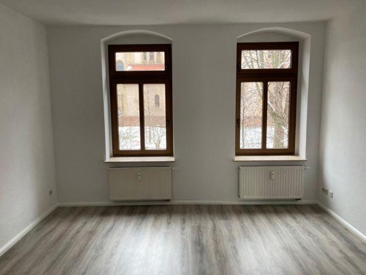 Gemütliche 3-Zimmer mit Laminat, Balkon und Wannenbad in zentraler Lage! - Photo 1