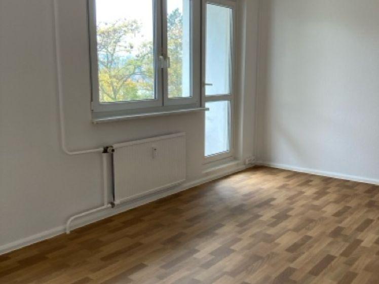 Komfortabel wohnen: Modernisierte Erdgeschosswohnung mit Balkon - Foto 1