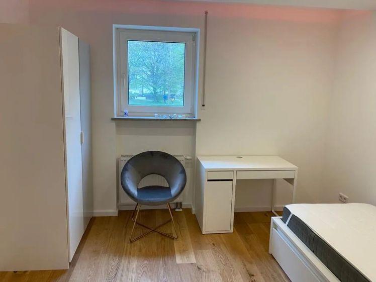 Sofort bezugsfertiges WG-Zimmer in sympathischer WG / Solothurnerstraße 28 / EG / WE17 / Zi.1 - Photo 1