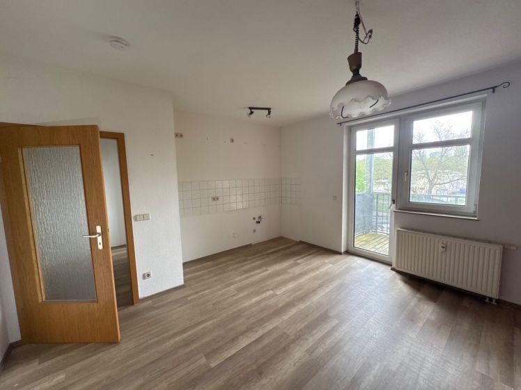 TOP Mietpreisangebot *** 1. OG / Bad mit Wanne + Fenster / komplett zum Innenhof - Photo 1