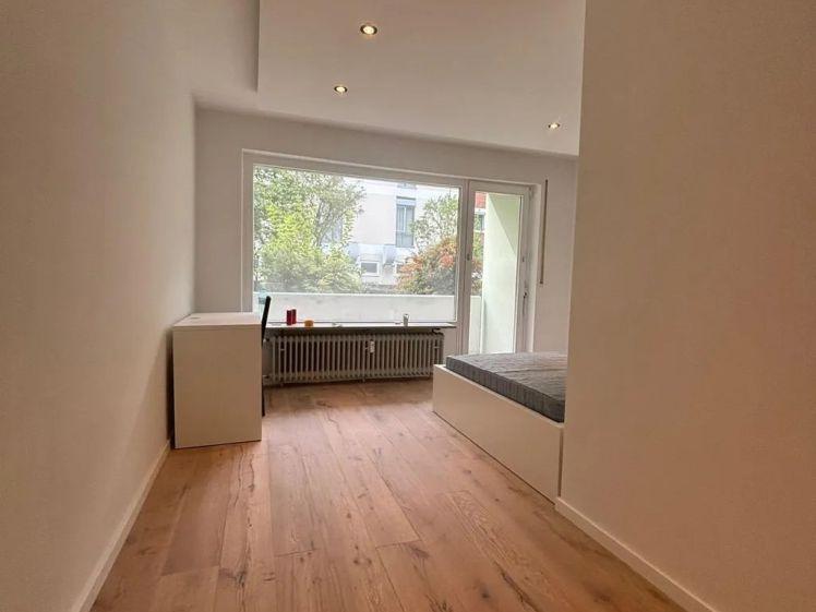 Möbliertes stylisches 20 m² Zimmer mit Balkon in guter Lage - Foto 1
