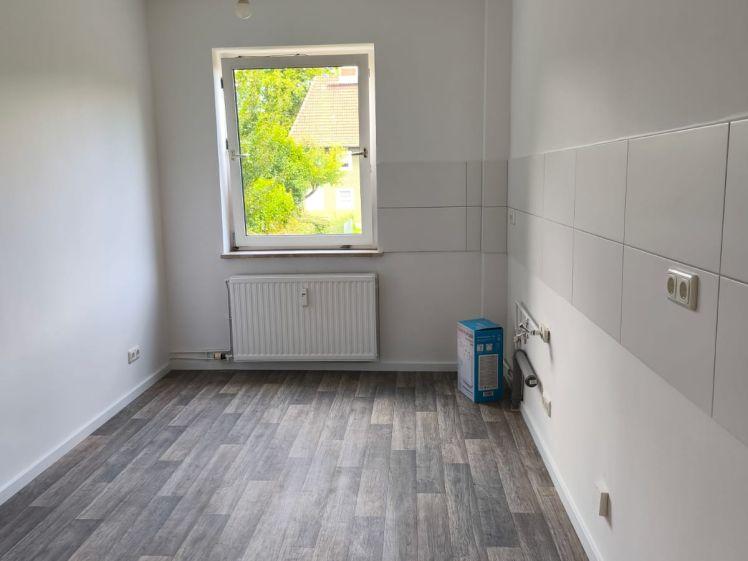 Endlich raus aus dem Elternhaus - frisch renovierte große 2 Zimmer Wohnung in zentraler Lage - Photo 1