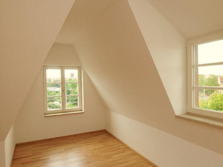 :-) +WOHNTRAUM IM DACH! EBK! 3-ZIMMER-WOHNUNG! +HOCHWERTIGE AUSSTATTUNG+GEPFLEGTES MFH+ - Photo 1