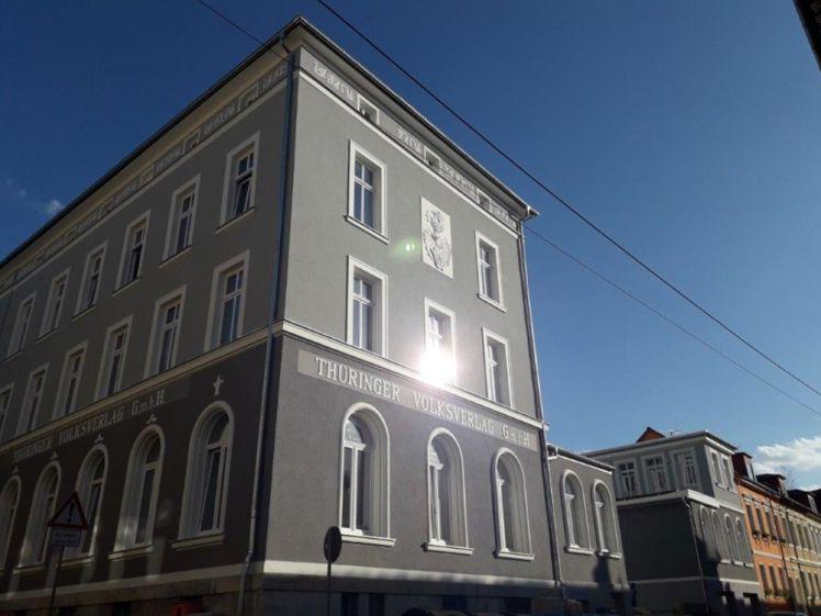 Helle 3-Zimmer-Dachgeschoss-Wohnung mit offener Küche | Tageslichtbad | Balkon - Photo 1