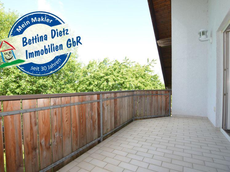 DIETZ: Trendige 4 Zimmer-Dachgeschosswohnung im 2- Familienhaus mit Blick ins Grüne! - Photo 1
