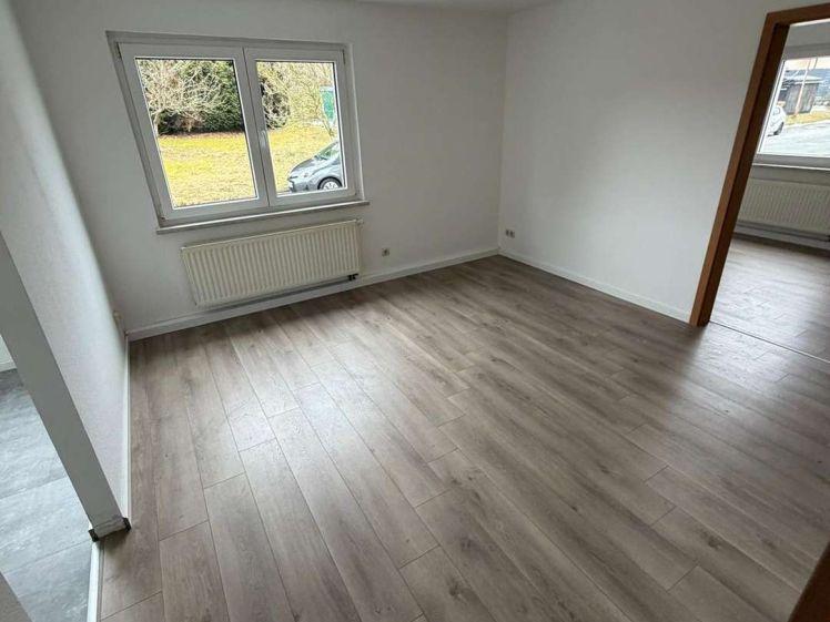 *** Einladende 3-Raum-Wohnung in ruhiger Lage von Auerbach *** - Foto 1