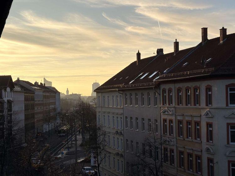 Sanierte 4 Raumwohnung mit großem Balkon in Schönefeld! - Foto 1