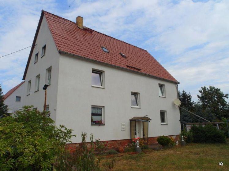 Helle 2-Zimmer-Wohnung in RÖDERAU mit Laminatboden, Essküche & Bad mit Dusche - Photo 1