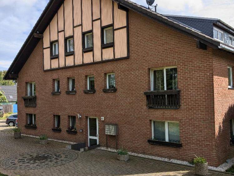 Ab Mai 2026 - Traumhafte Dachgeschosswohnung mit Einbauküche - 4-Raum-Wohnung mit großem Grundstück - Foto 1