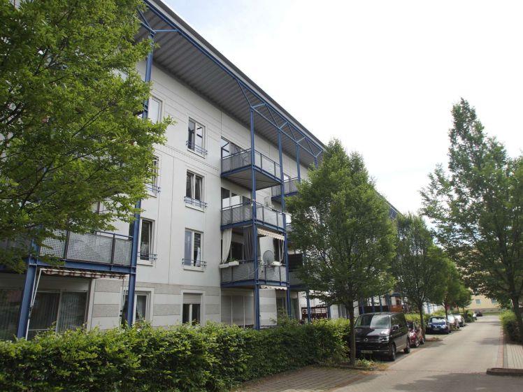 4-Zimmer-Wohnung mit BALKON und EBK - lichtdurchflutet und geräumig, in beliebter Lage - Foto 1