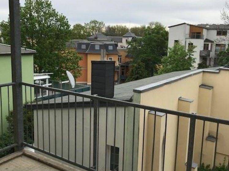 Gut geschnittene 2-R-Wohnung im 2.OG mit großem Balkon ab sofort zu mieten - Photo 1