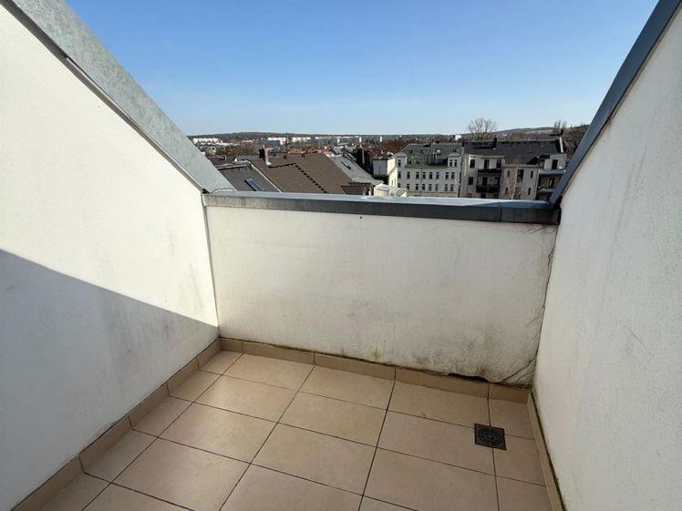 Kompakte DG 3-Zimmer mit Aufzug, Laminat, Dachbalkon und Eckwanne in guter Lage! - Foto 1