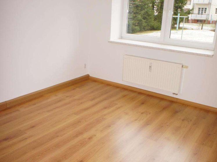 Frei ab 1.5.26! !TOP Wohnung mit Eckwanne und Laminat ! - Foto 1