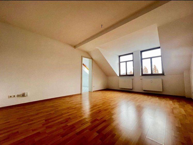 *** Hübsche Dachgeschosswohnung im Schlossviertel von Chemnitz zu vermieten *** - Photo 1