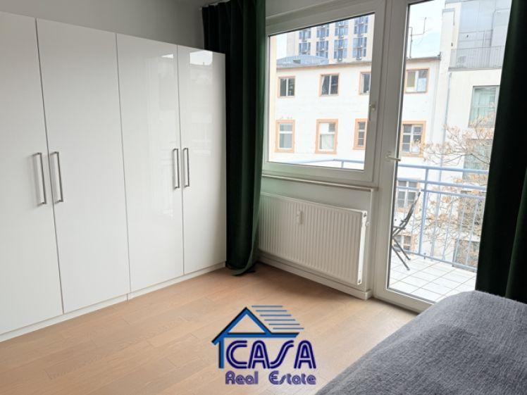 MITTEN IM LEBEN: 2 Zimmer mit Balkon + Skyline Blick nahe dem Willy Brandt Platz gelegen - Photo 1