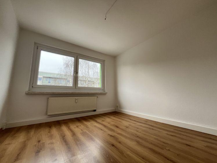 Lichtdurchflutete Dachgeschosswohnung mit Balkon und Blick ins Grüne - Foto 1