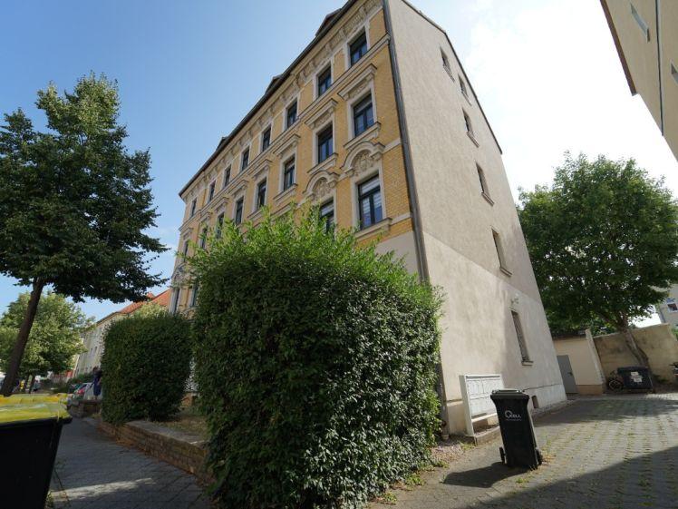 // 3 Minuten zum Cospudener See * 2- Raum Wohnung mit EBK // ab 01.07. - Photo 1
