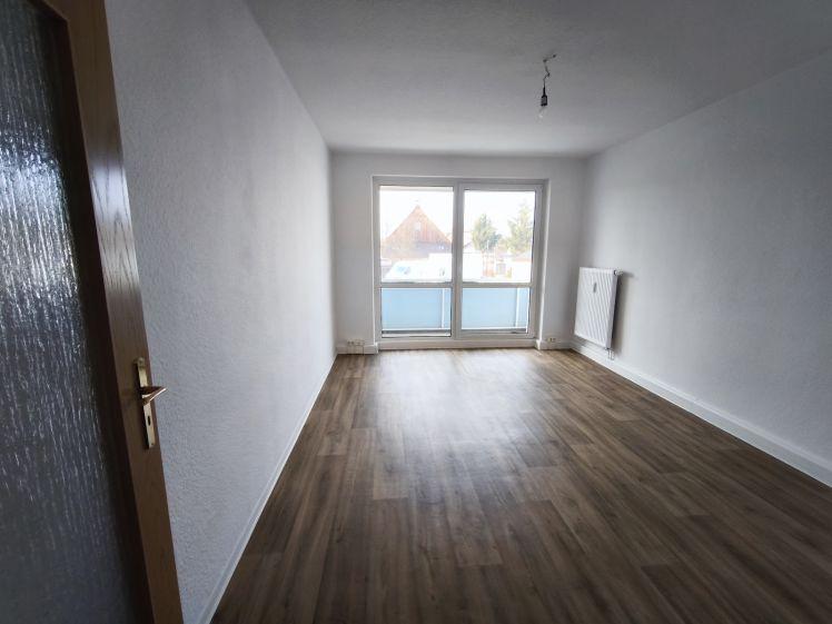 Familienwohnung im Erdgeschoss mit Blick ins Grüne und Einbauküche! - Photo 1
