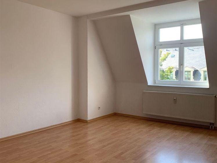 DG 3-Zimmer mit Balkon, Wanne, Abstellraum und Laminat in ruhiger Lage! EBK mgl. - Photo 1