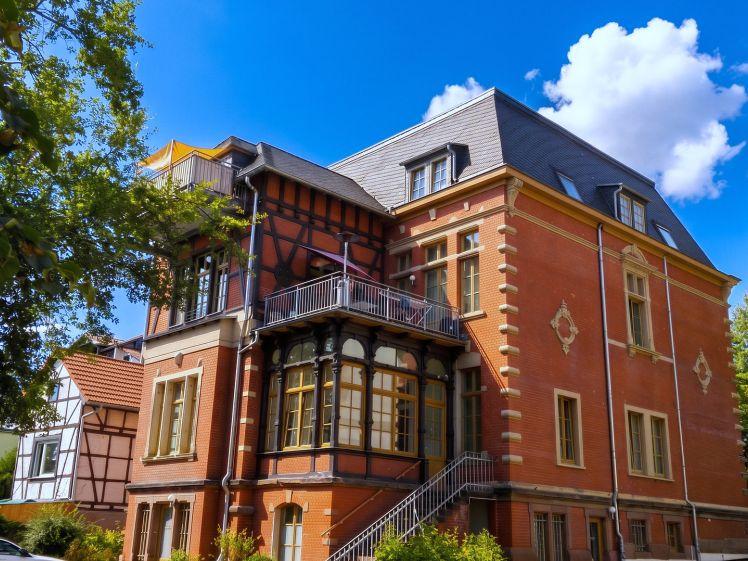 Stilvolles Wohnen im Dachgeschoss: 4 Zimmer mit Weitblick am Lindenbühl! - Photo 1
