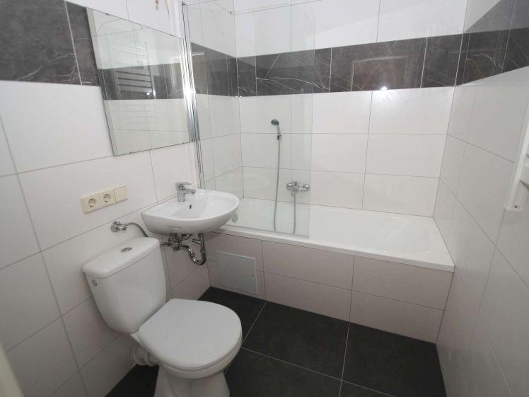 3-Zimmer-Wohnung mit BALKON und Badewanne - Wohnberechtigungsschein erforderlich - Foto 1