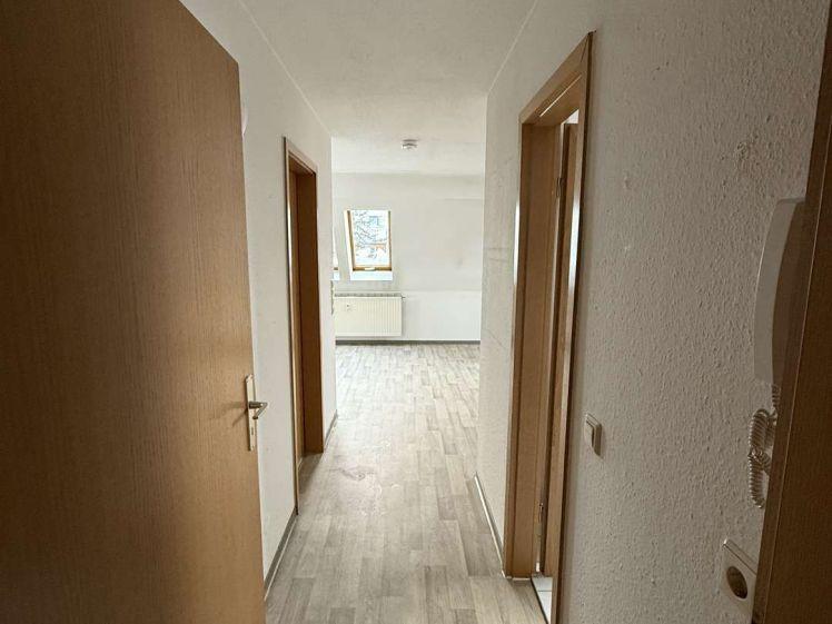 Familienfreundliche Dachwohnung direkt im Grünen zwischen Schule und Kindergarten, Einbauküche mögl. - Photo 1