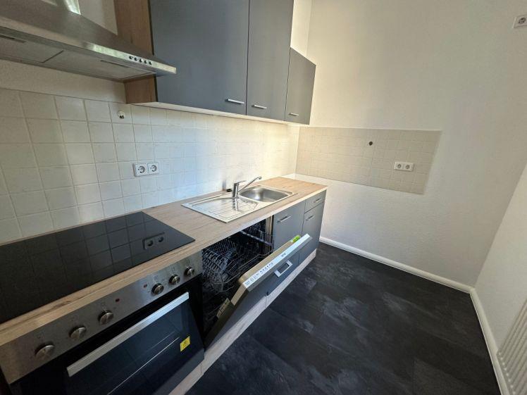 EBK inklusive - Bad mit Dusche - im 1. OG - frei ab 1.3.26 - Photo 1