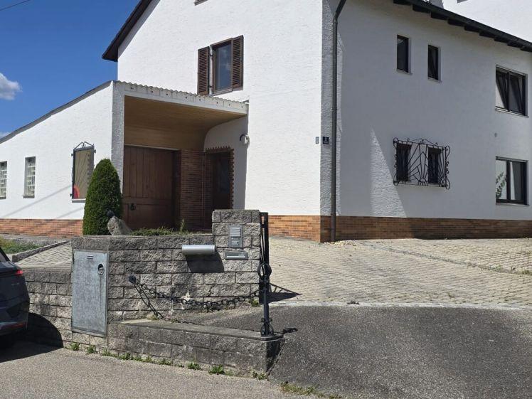 Renoviertes Einfamilienhaus in toller Lage – ideal für Familien mit großem Garten und Garage - Photo 1