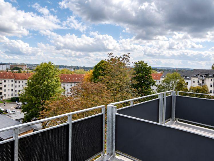 !! Wohnen mit Ausblick !! Helle 3 Zimmer Wohnung mit Einbauküche, Tageslichtbad und XXL Balkon - Photo 1