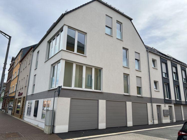 Wohnen im Herzen von Rehau: Moderne 4‑Zimmer‑Wohnung mit Aufzug und Blick auf den Maxplatz - Foto 1