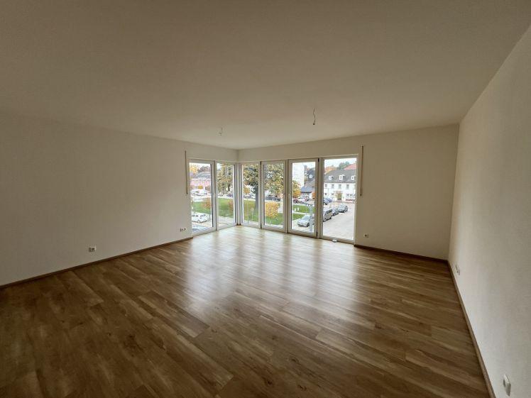4-Zimmer-Wohnung in Rehau - Balkon - Garage mit direktem Zugang zum TH - Aufzug - Baujahr 2016 - Photo 1