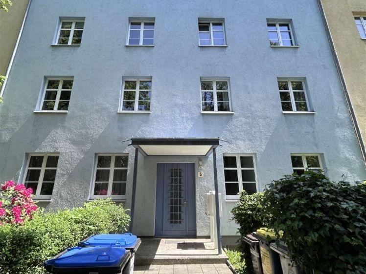 * Großezügige 2-Zimmer mit neuem Laminat, Wannenbad und Balkon zum Toppreis! * - Photo 1