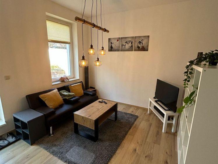 Zweitbezug nach San.! Kompaktloft 1-Zi. im Hinterhaus mit Du. und Lam. in zentraler Lage! EBK mgl. - Photo 1