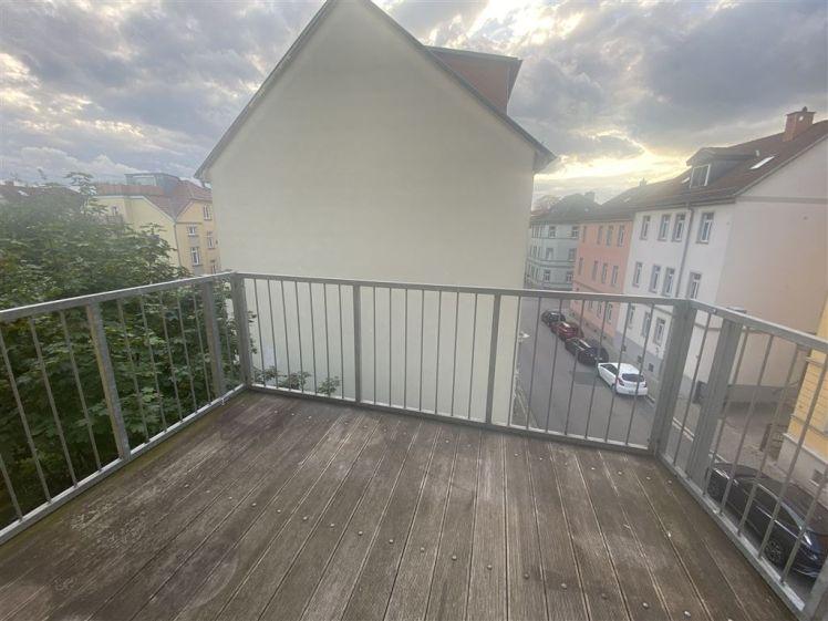 Weimar* Nordvorstadt* helle 3 Zimmer-Whg mit Balkon*Tageslichtbad* neuer Laminatboden *san. Altbau* - Photo 1