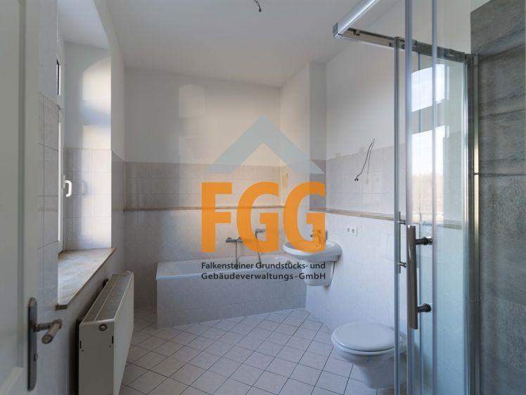 Helle geräumige 3-Raum-Wohnung mit Einbauküche - Foto 1