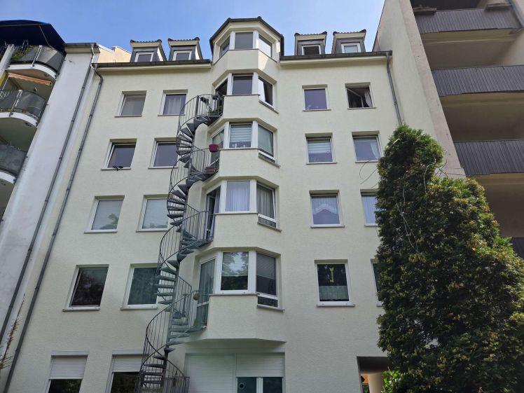 Gohlis I neu vorgerichtete Dachgeschosswohnung I Lift I Tiefgarage - Photo 1