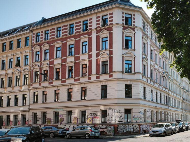:-) Komfortable und hochwertige 2-Zimmer-Wohnung mit Balkon+ Parkett + Bad mit Fenster+ Wanne & Dusche+ gepflegtes Anwesen - Foto 1