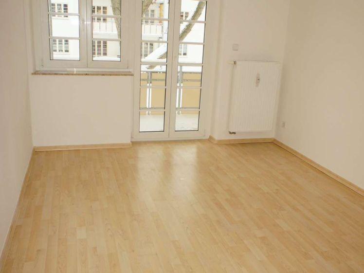 Wohnen am Heimgarten frei ab 1.8.26 / 1. OG / Balkon / Bad mit Dusche ! - Photo 1