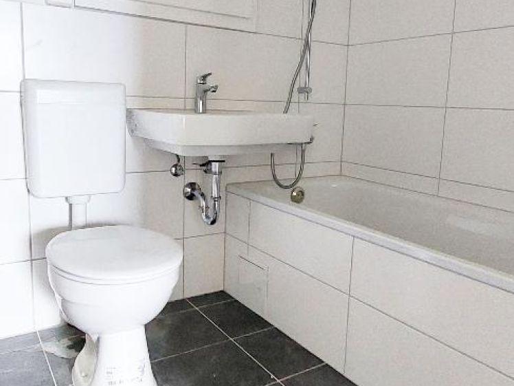 große 3 Zimmer, EBK, Balkon, frisch saniert, Aufzug - Photo 1