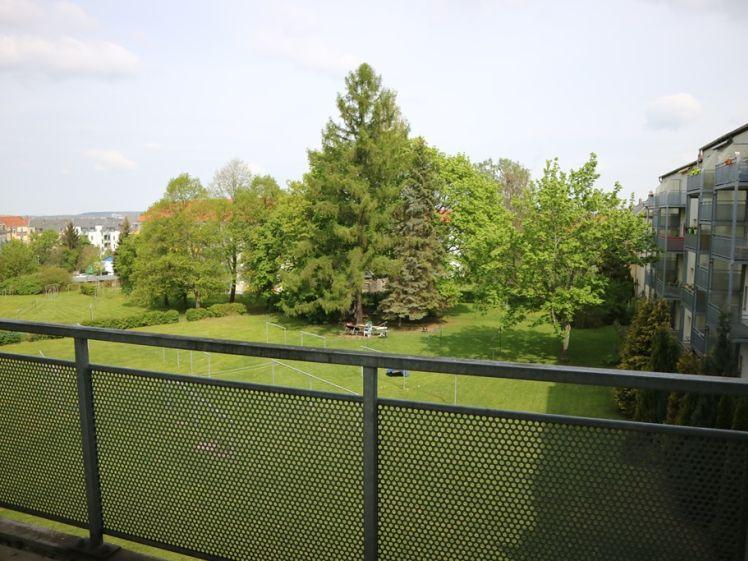 WG-tauglich - beliebt im 1. Obergeschoss mit Dusche + Balkon - Photo 1