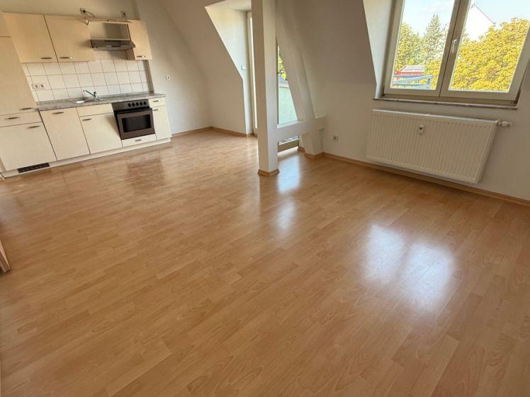 DG- Balkon - Laminat - offene Küche mit EBK !! - Photo 1