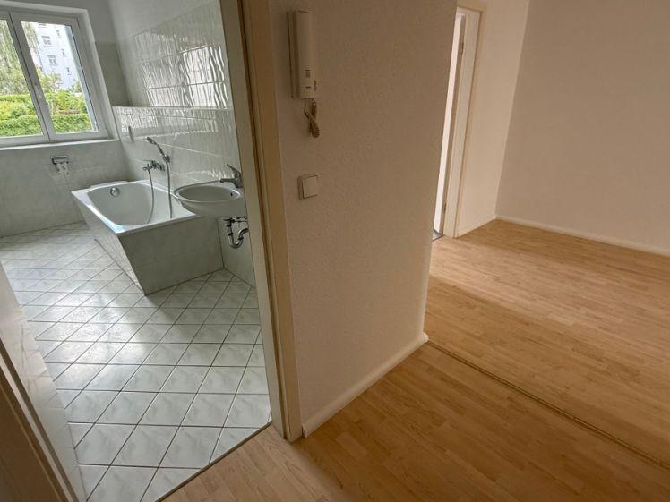 1.OG - Balkon - Bad mit Fenster uv.m. - frei ab sofort !!! - Photo 1