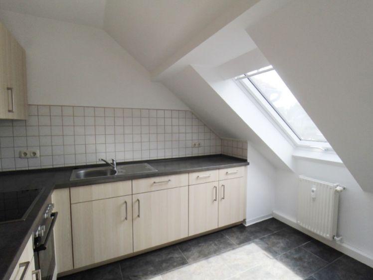 *** top renovierte, gemütliche DG-Wohnung mit EBK *** - Photo 1