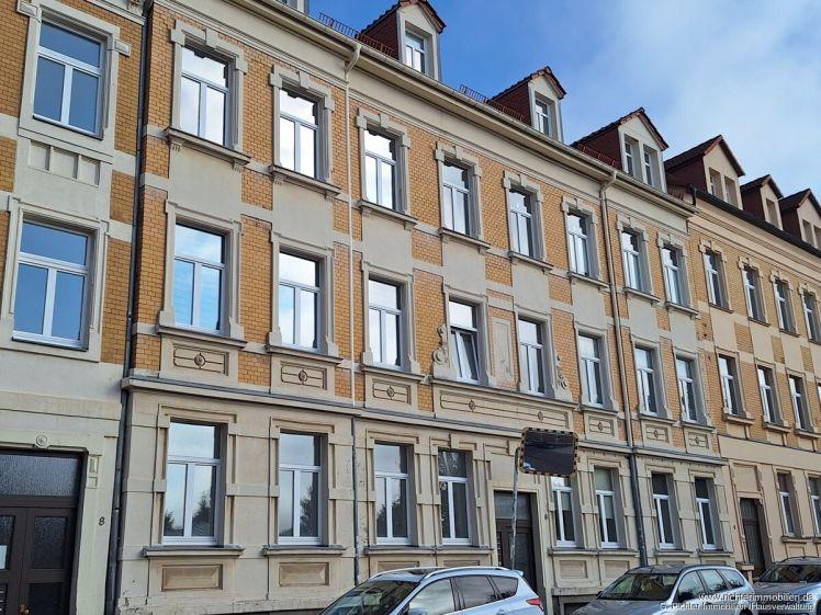 Wohnen im Altbau: Große 3-Zimmer-Wohnung im Dachgeschoss, auf Wunsch mit EBK - Photo 1