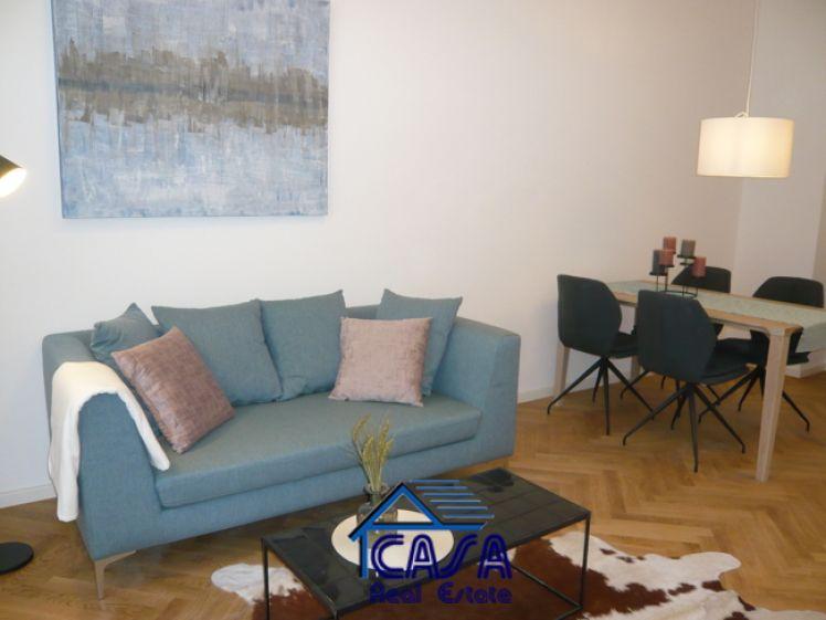 Exklusive, hochwertig möblierte Wohnung mit Blick auf den EZB Turm - Photo 1